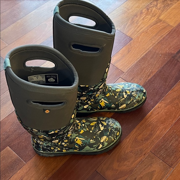 Bogs Women's Tall Floral winter Rain Boots in Green and Yellow - Picture 2 of 6